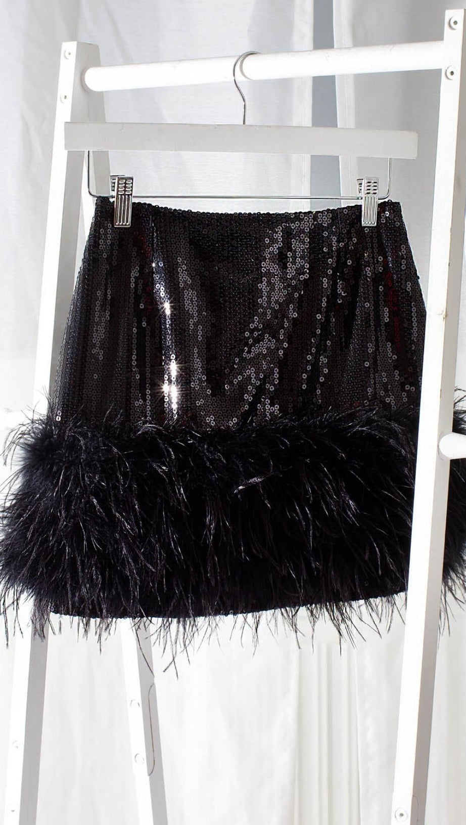 MINIGONNA CON PIUME E PAILLETTES