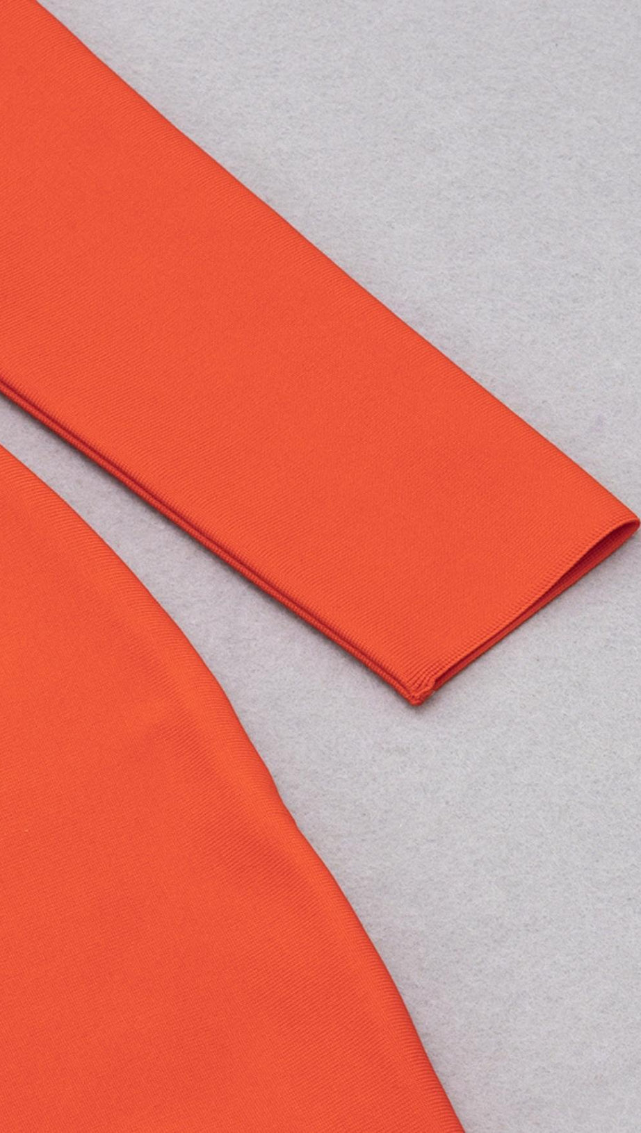 ABITO MIDI A MANICHE LUNGHE CON TAGLIO ROSSO