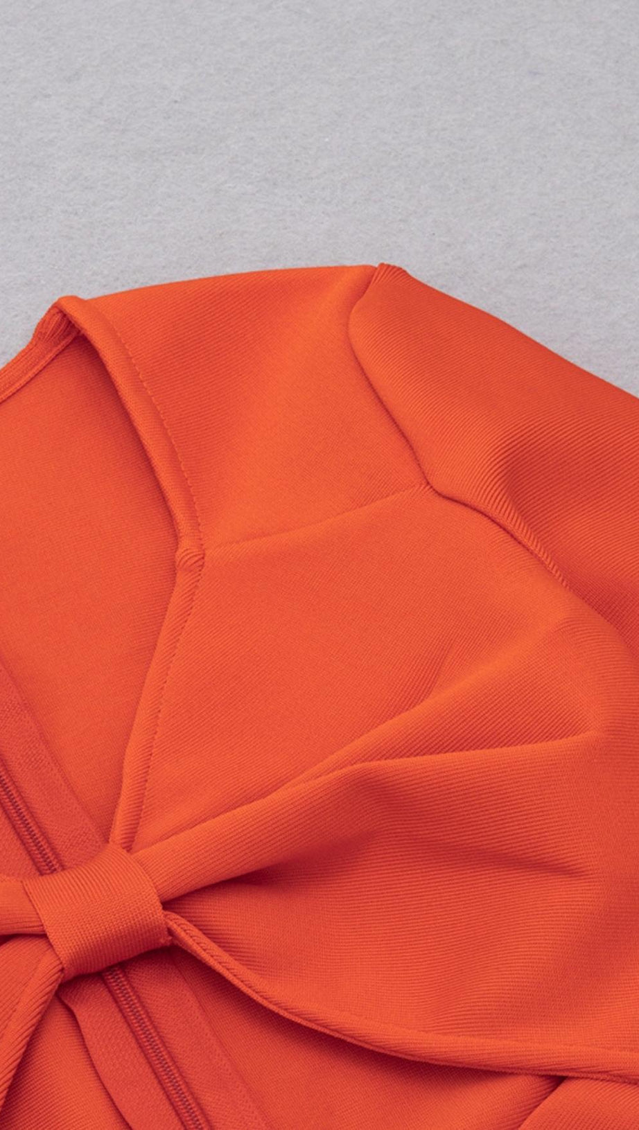 ABITO MIDI A MANICHE LUNGHE CON TAGLIO ROSSO