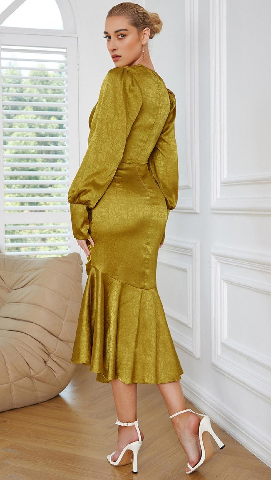 LONG SLEEVES RUCHED MIDI DRESS IN YELLOW