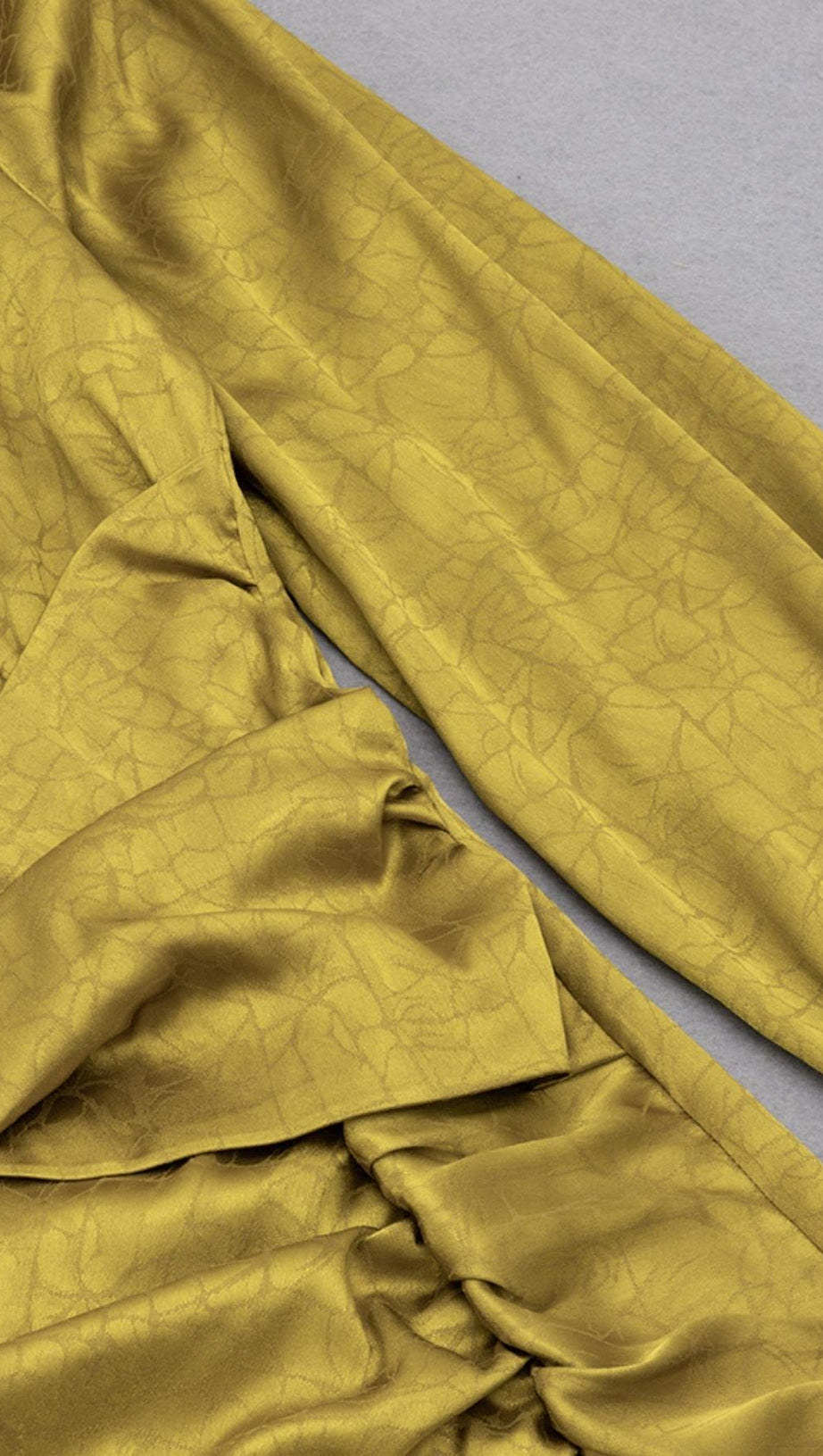 LONG SLEEVES RUCHED MIDI DRESS IN YELLOW