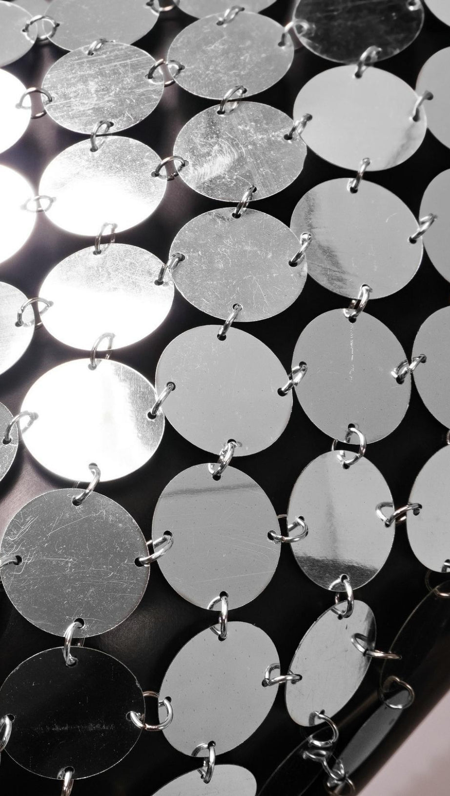 Neckholder-Minikleid mit Pailletten und Spiegel