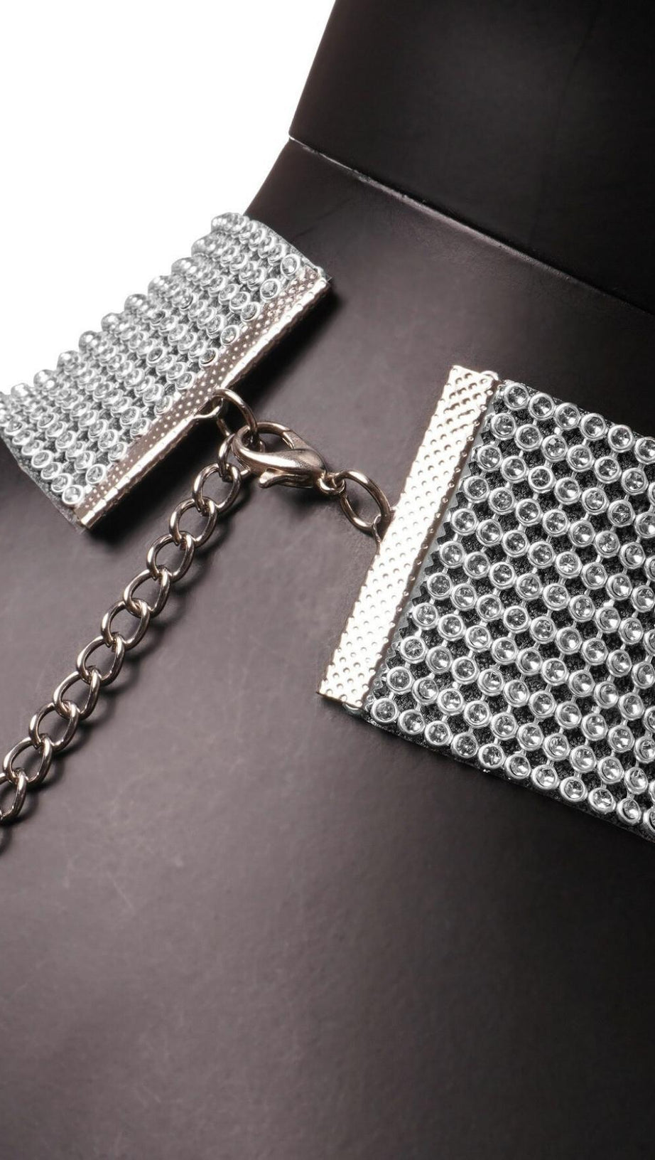 Neckholder-Minikleid mit Pailletten und Spiegel