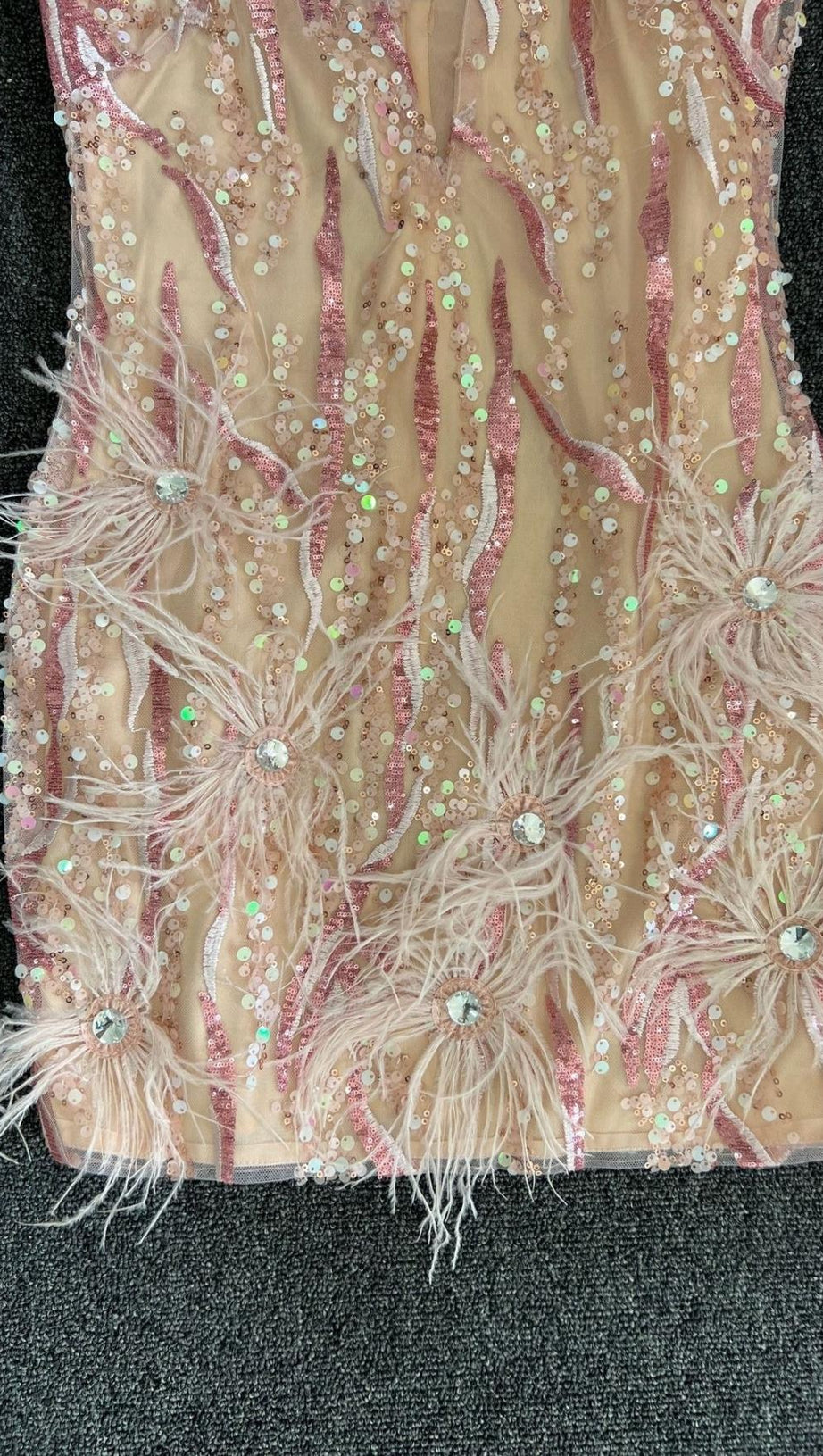 MINI ABITO CON FRANGE DI PIUME E PAILLETTES