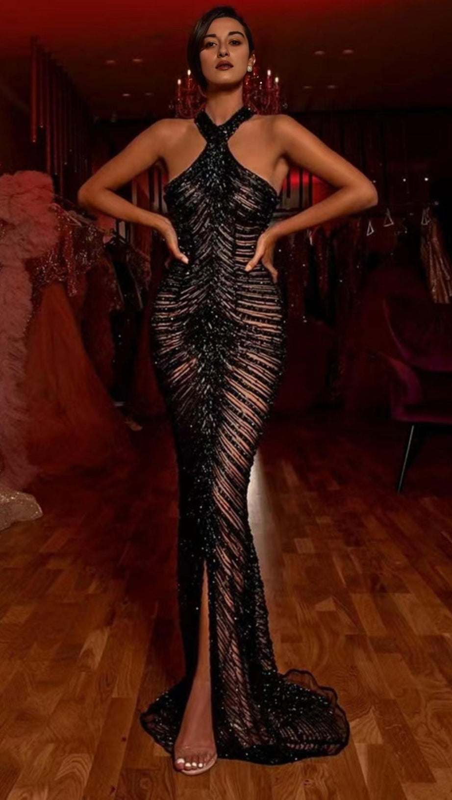 Neckholder-Maxikleid mit Pailletten in Schwarz