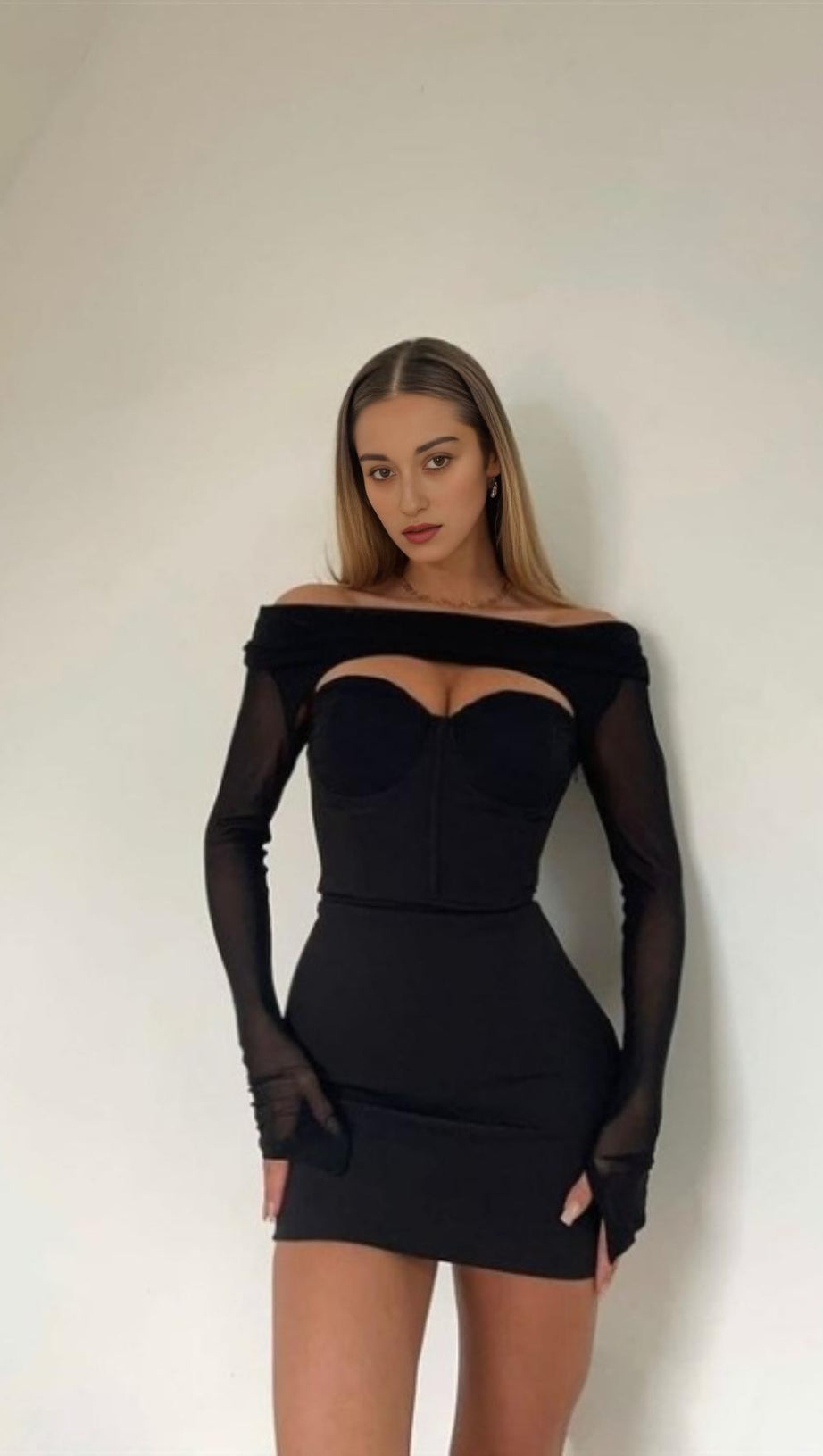 CUT OUT BODYCON MINI DRESS IN BLACK