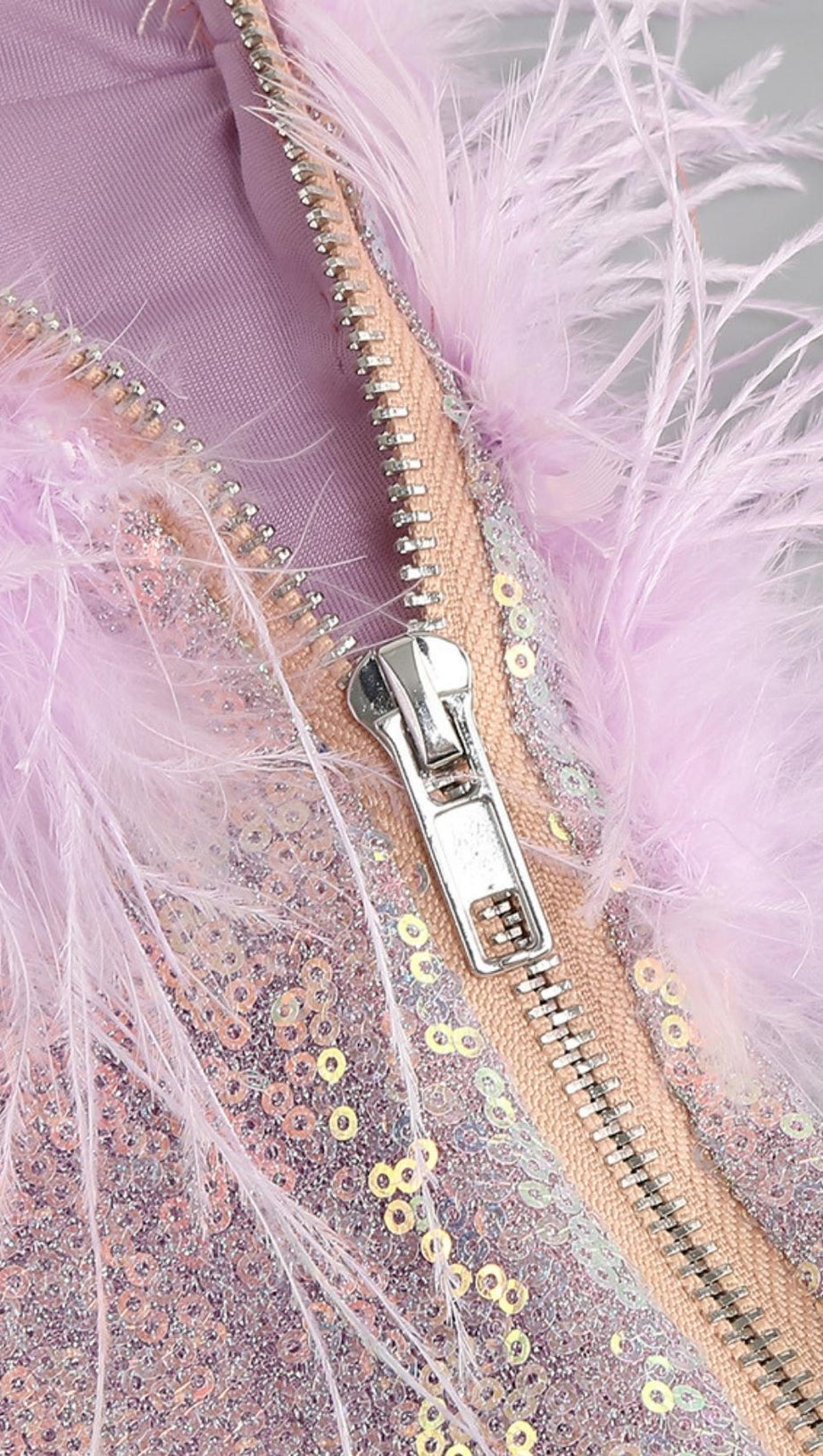 ABITO CORTO MONOSPALLA CON PIUME E PAILLETTES VIOLA