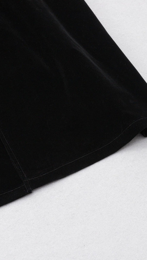 ABITO MIDI SENZA MANICHE CON SCOLLO A V IN NERO
