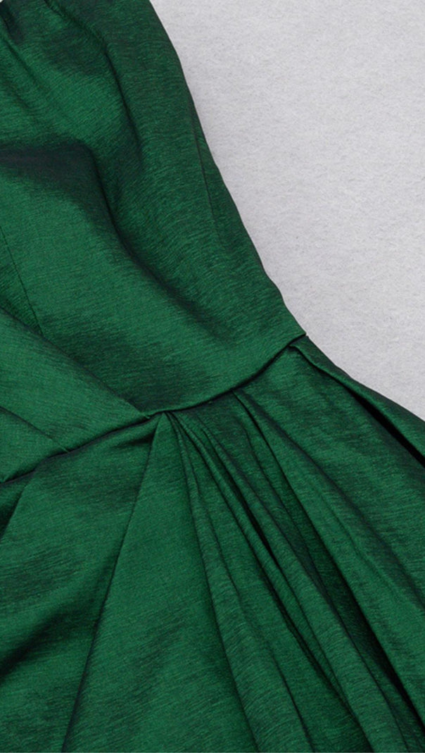 MIDIKLEID MIT ONE-SHOULDER-RÜSCHEN IN GRÜN