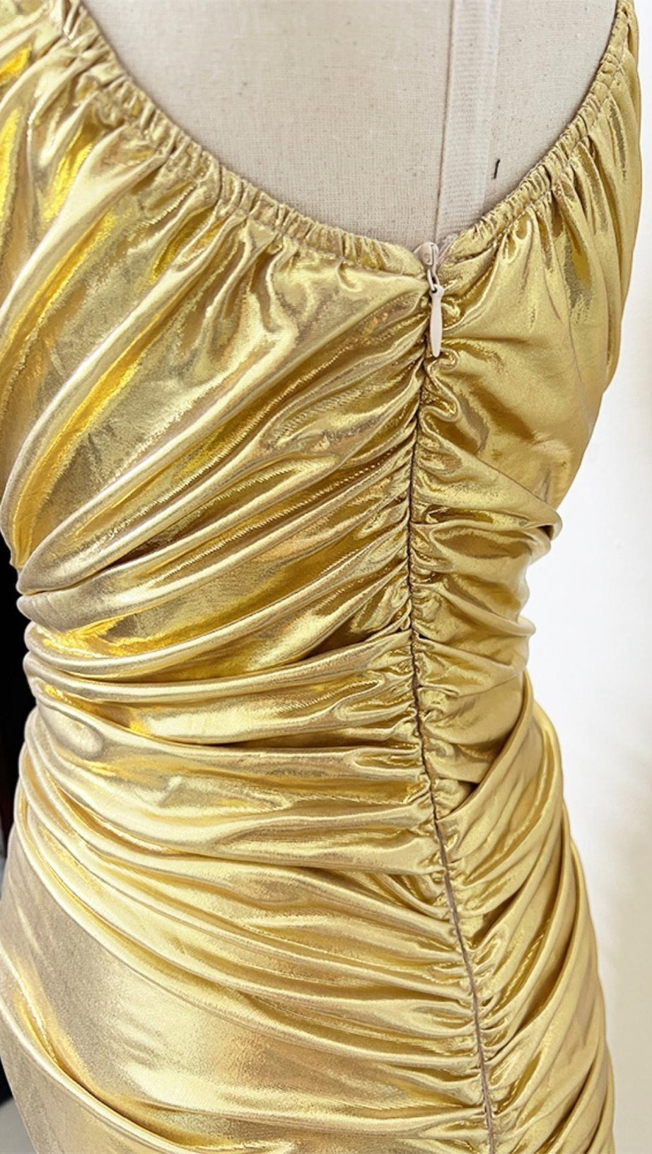 MINI ABITO MONOSPALLA CON RUCHES IN ORO