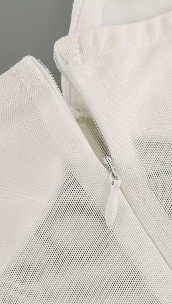 TRÄGERLOSES GAUZE-MAXIKLEID IN WEISS