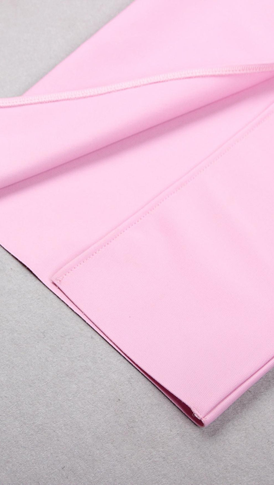 ABITO MIDI A MANICHE LUNGHE CON TAGLIO ROSA