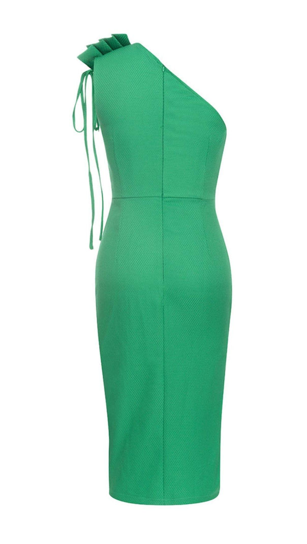 ABITO ALLA MODA VERDE CON SPALLE INCLINATE E CAVOLO