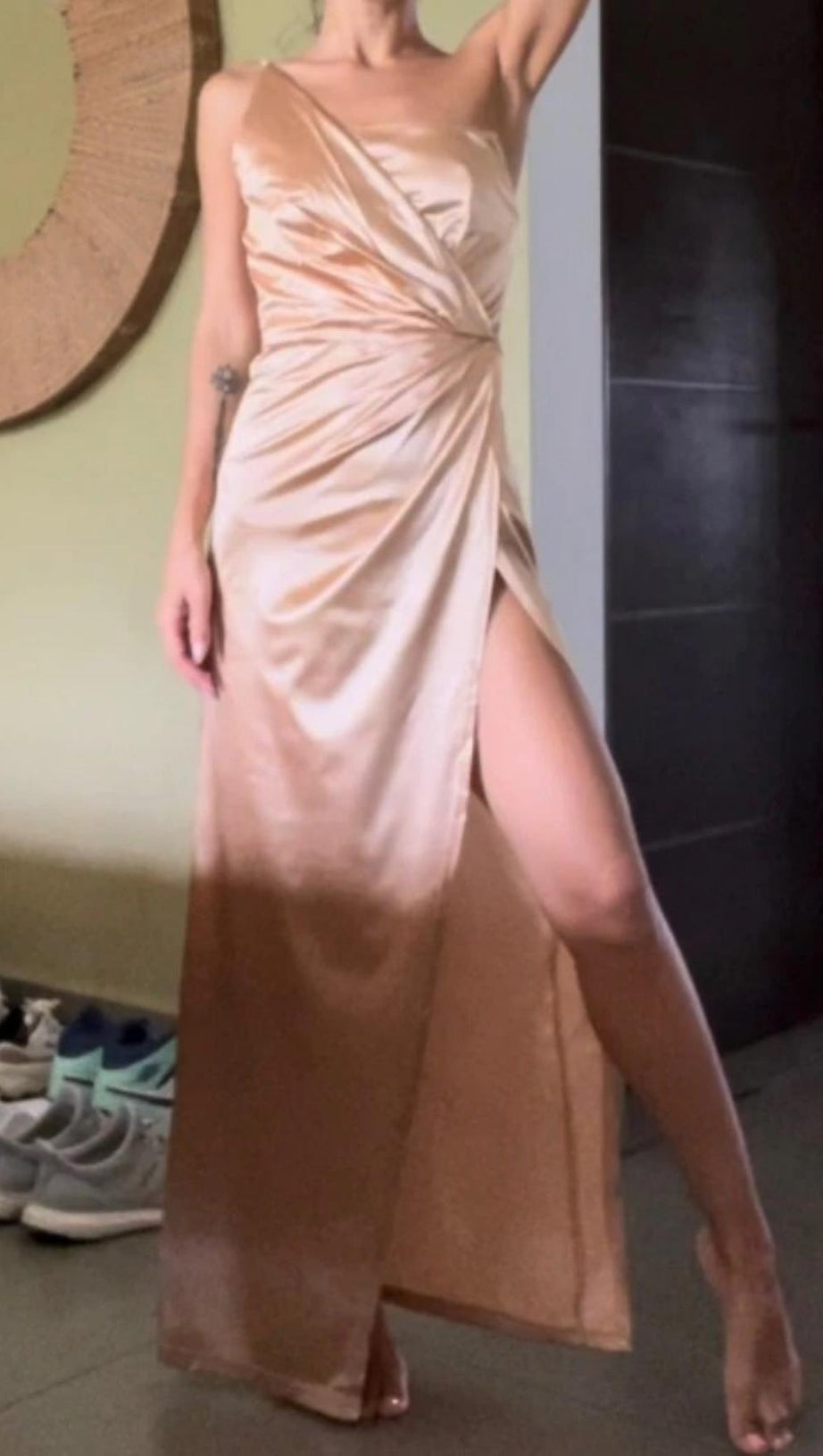 ONE SHOULDER BODYCON MAXI DRESS IN GOLD