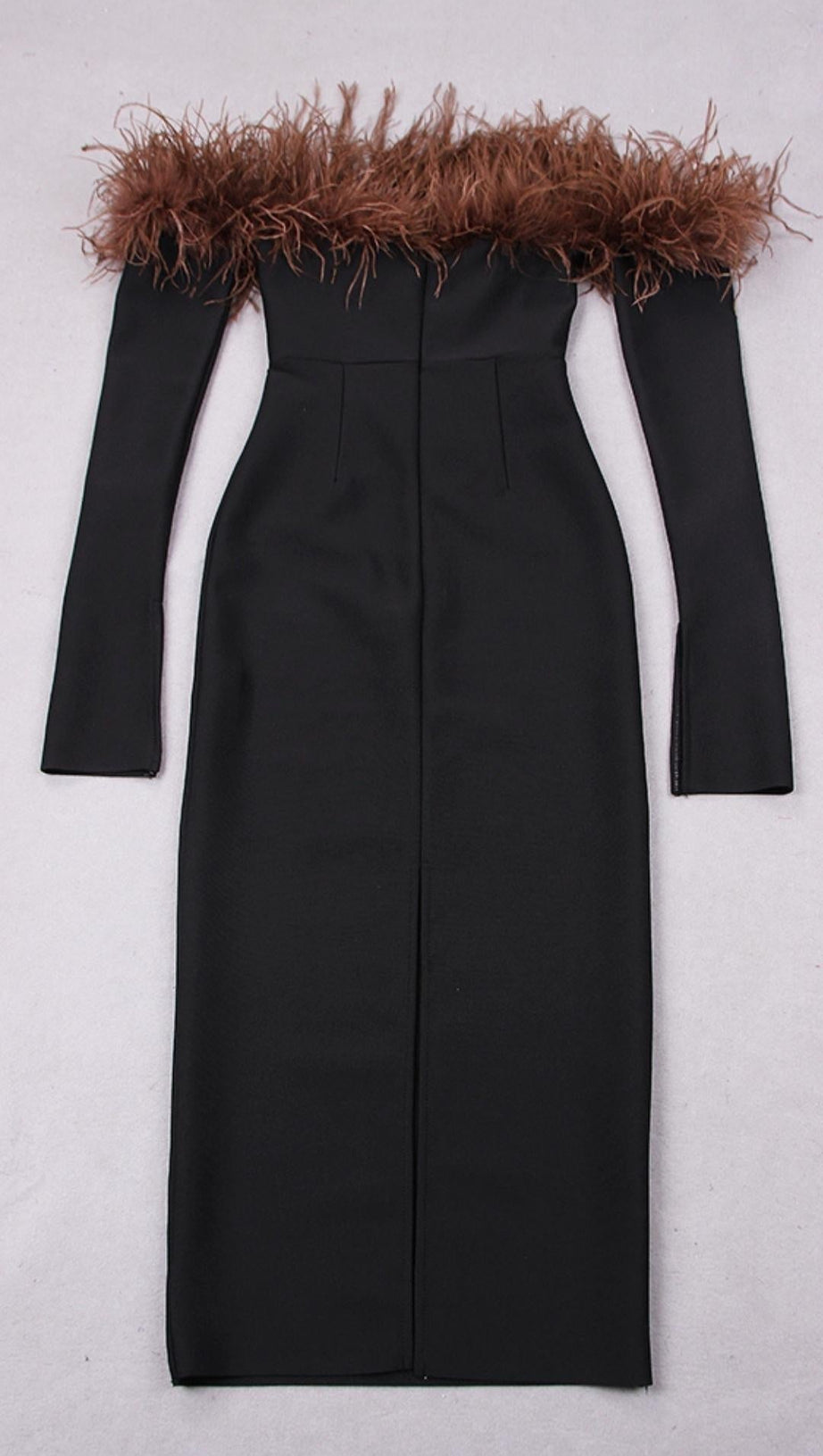 ABITO MIDI CON SPALLE SCOPERTE E PIUME