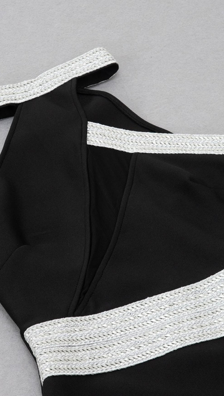 Neckholder-Minikleid mit Figurbetontem Schnitt