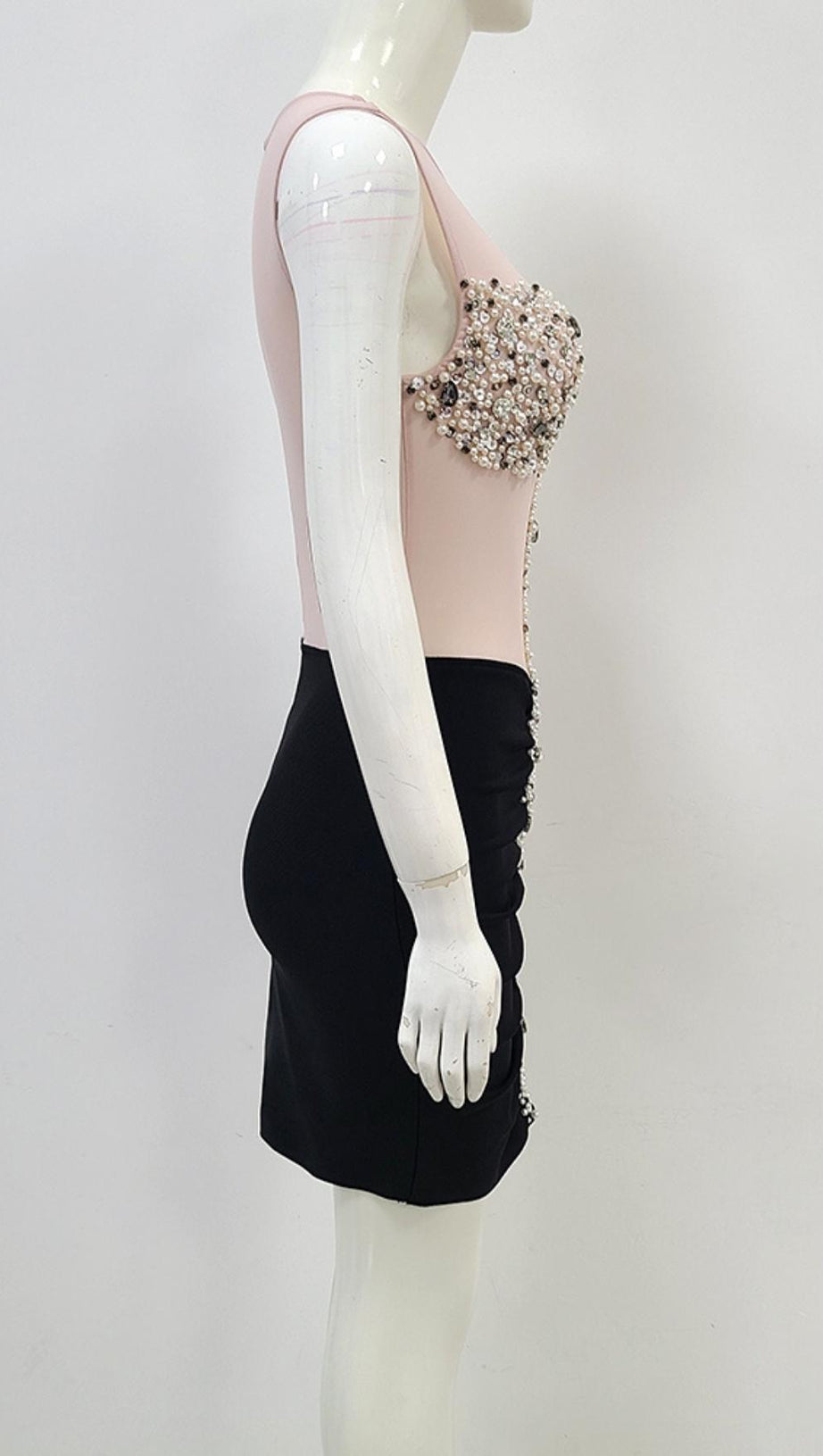 MIDIKLEID MIT SPITZE UND KRISTALL IN SCHWARZ