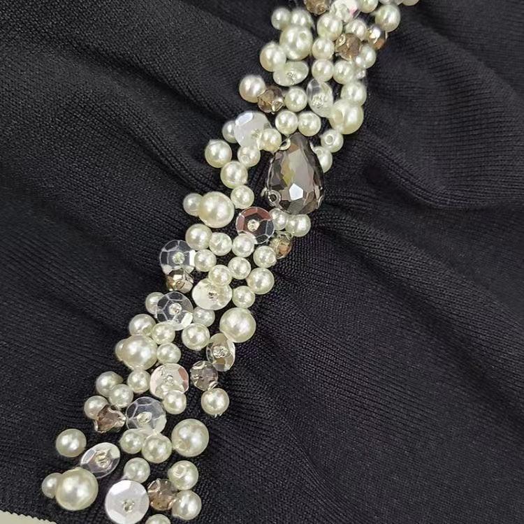 MIDIKLEID MIT SPITZE UND KRISTALL IN SCHWARZ