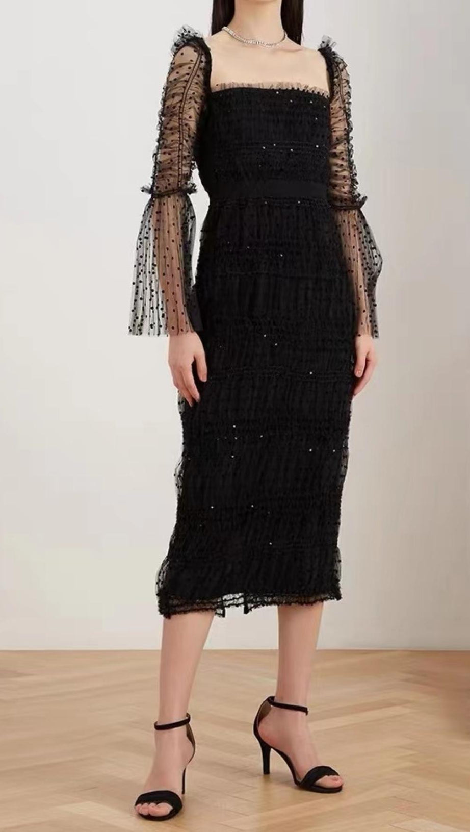 ABITO MIDI IN PIZZO CON SCHIENA SENZA SCHIENA NERO