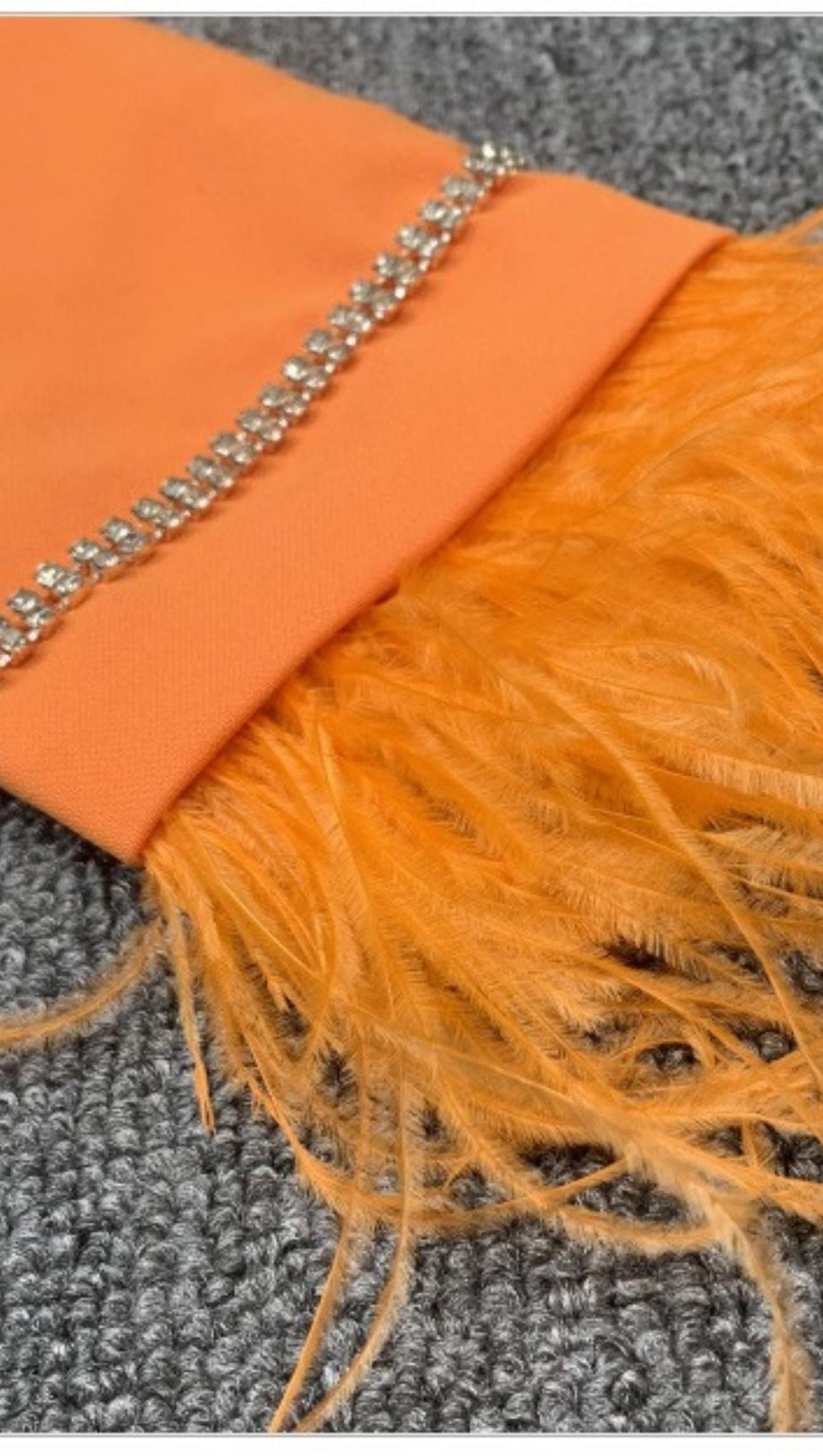 MINIABITO SCOLLO SCHIENA CON PIUME