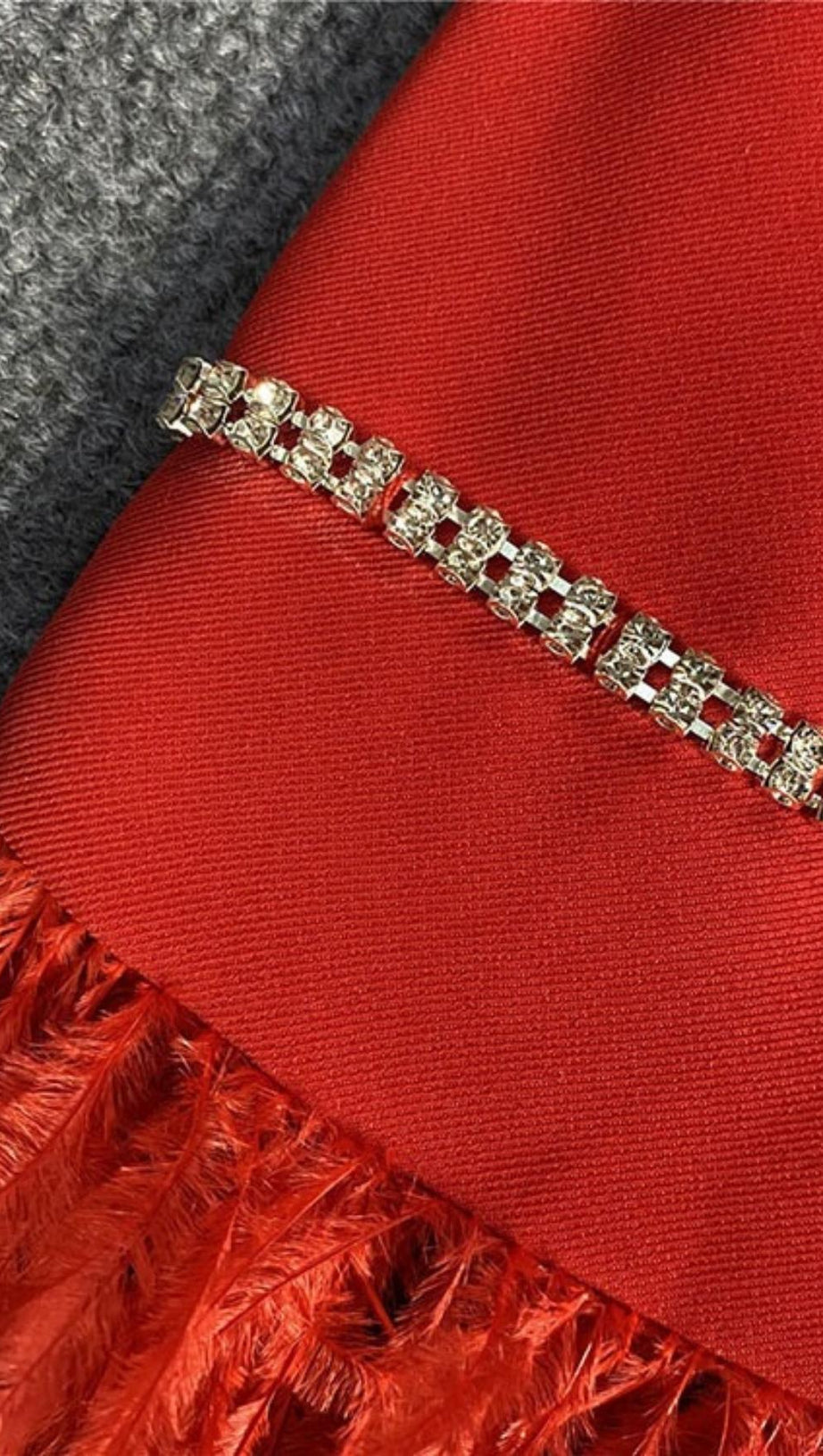 MINIABITO SCOLLO SCHIENA CON PIUME