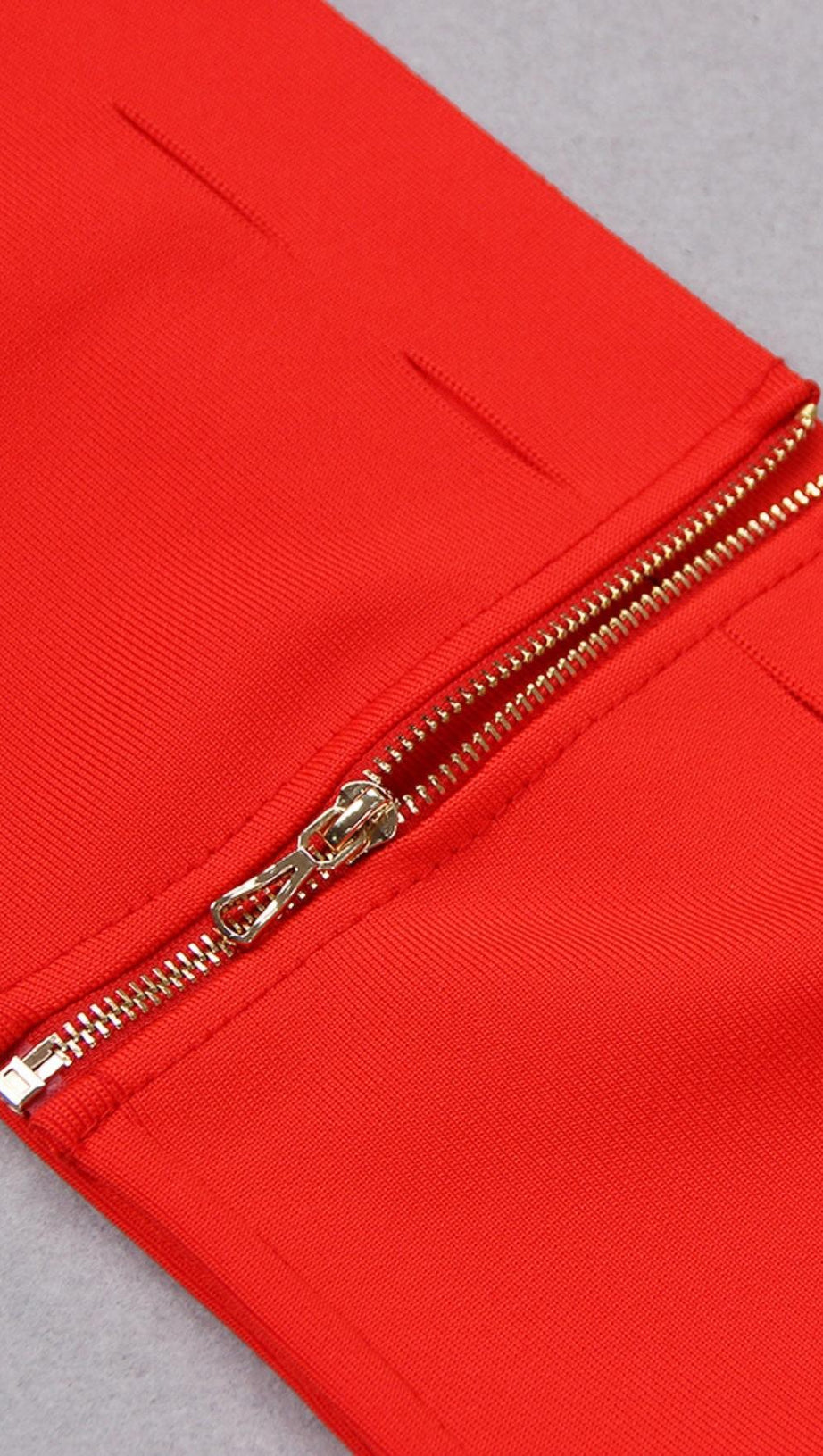 COMPLETO ADERENTE CON SPALLE SCOPERTE IN DUE PEZZI