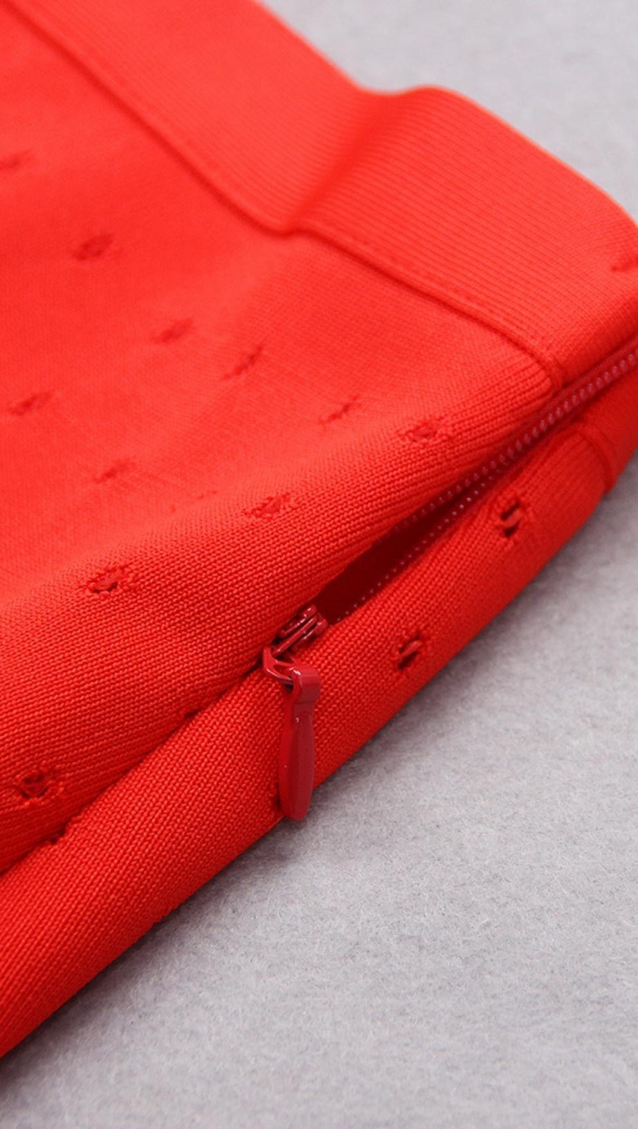 COMPLETO ADERENTE CON SPALLE SCOPERTE IN DUE PEZZI