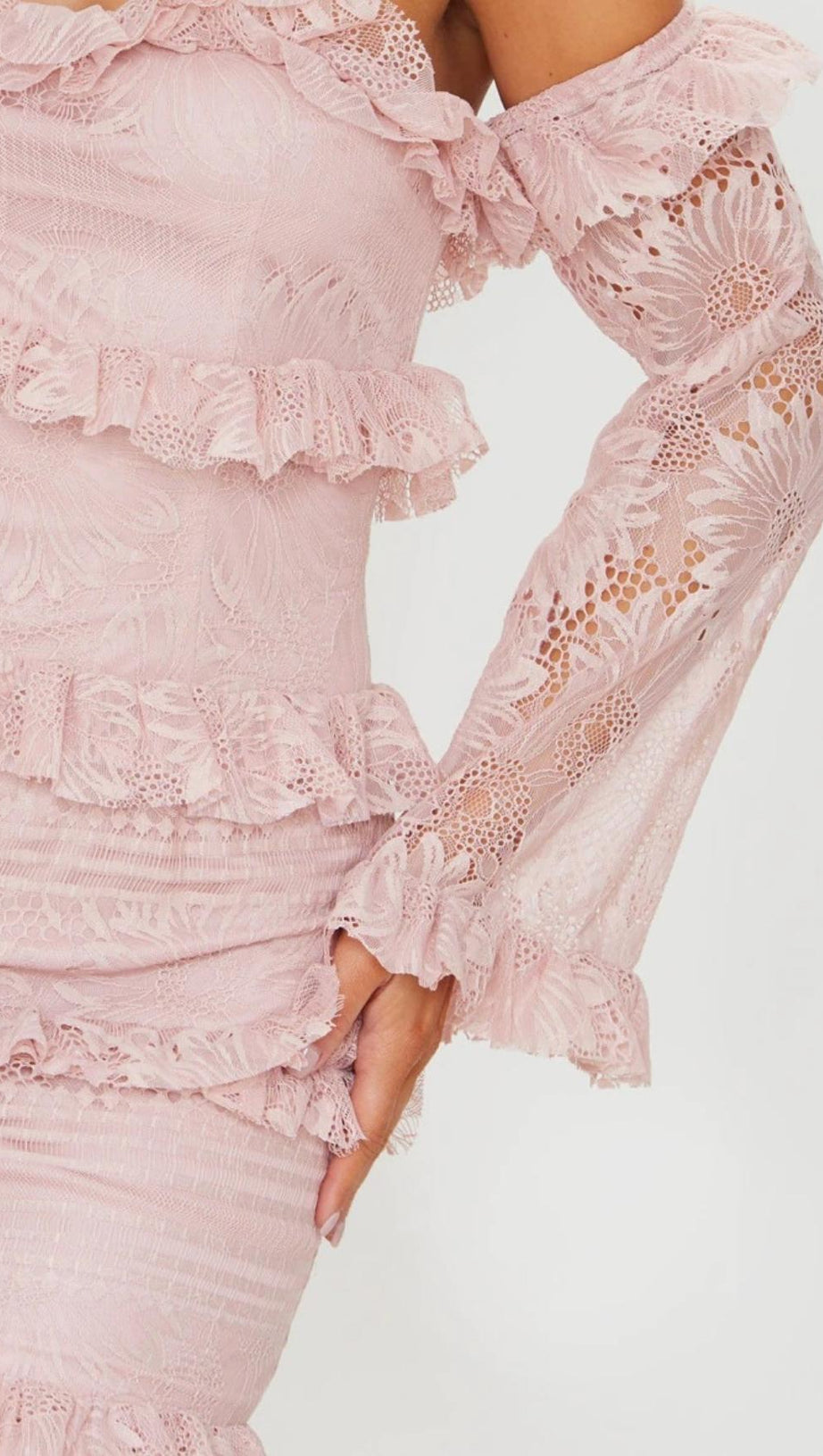 ABITO ADERENTE BARDOT CON DETTAGLI A VOLANT A VOLTI IN PIZZO, ROSA CIPRIA