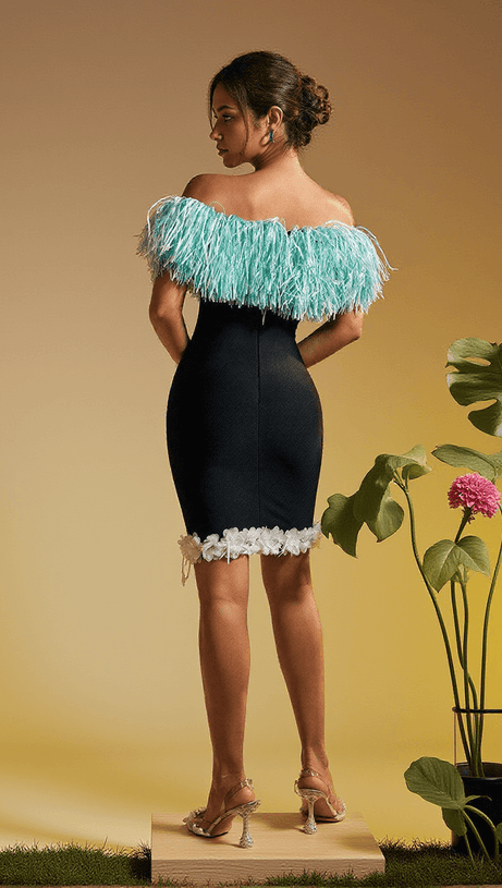 Koda – Trägerloses Minikleid mit Blumen- und Fransenband