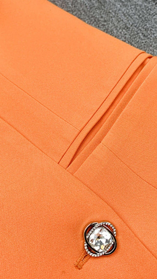 ABITO BLAZER SCOLLATO CON MANICHE IN CRISTALLO E PIUME ARANCIONE QUILLA