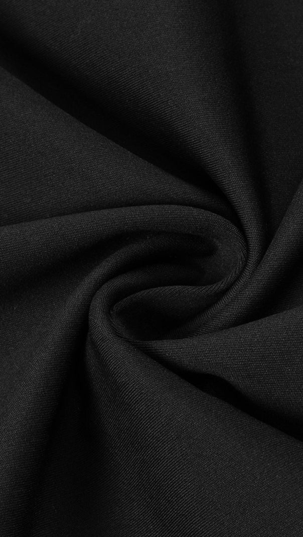 RÜCKENFREIES MAXIKLEID MIT EINER SCHULTER IN SCHWARZ