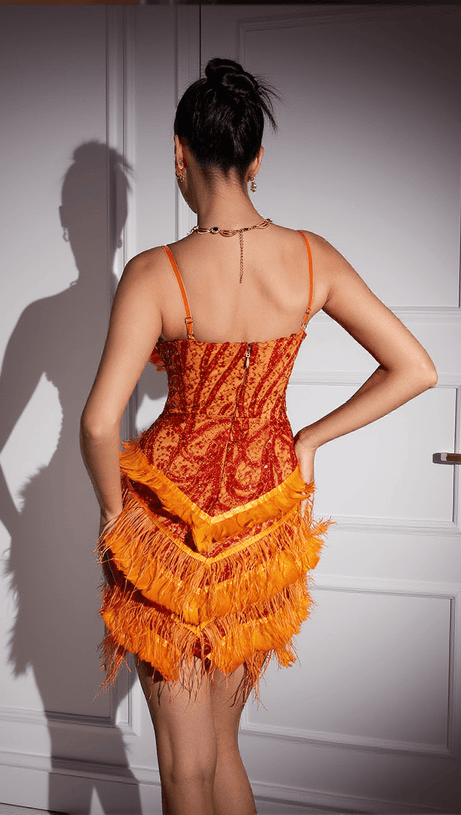 Theia – Besticktes Minikleid mit Federbesatz