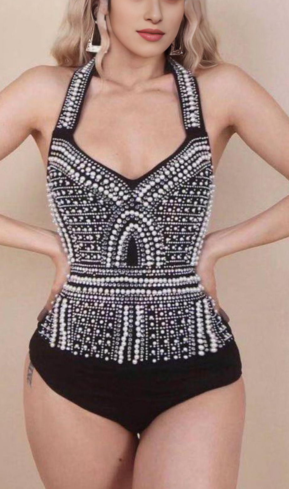 BODY CON BENDAGGIO ADERENTE CON PERLE