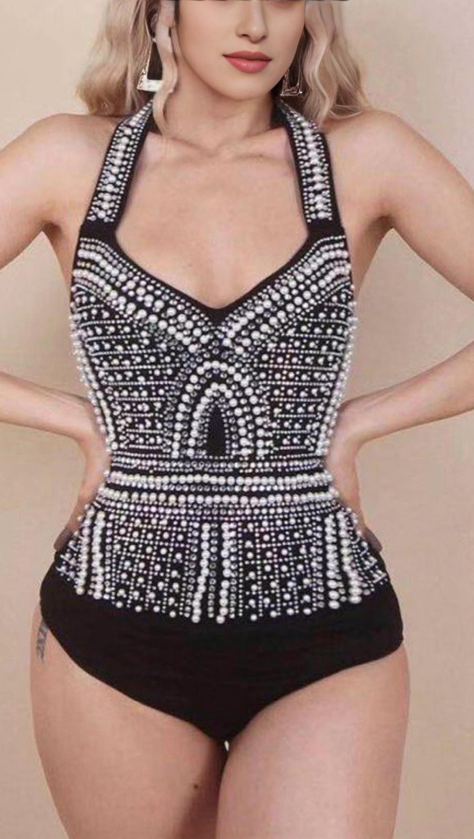 BODY CON BENDAGGIO ADERENTE CON PERLE