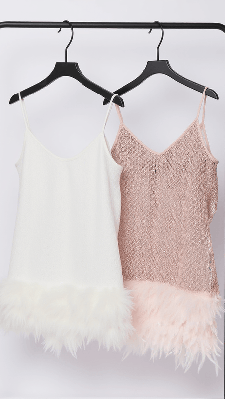 Austyn – Weißes Minikleid mit Quasten und Federn