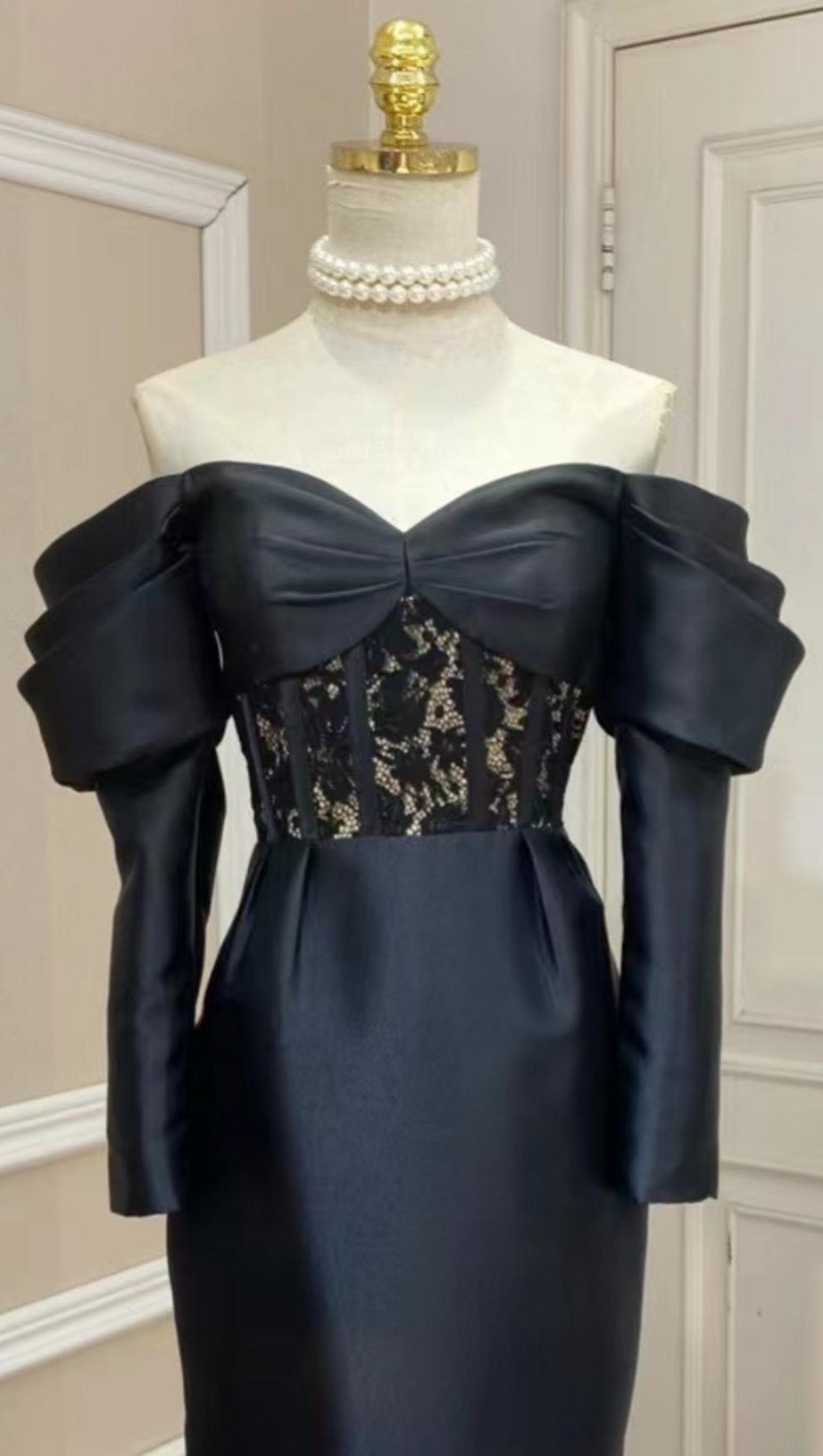 STRAPLESS LACE MIDI DRESS