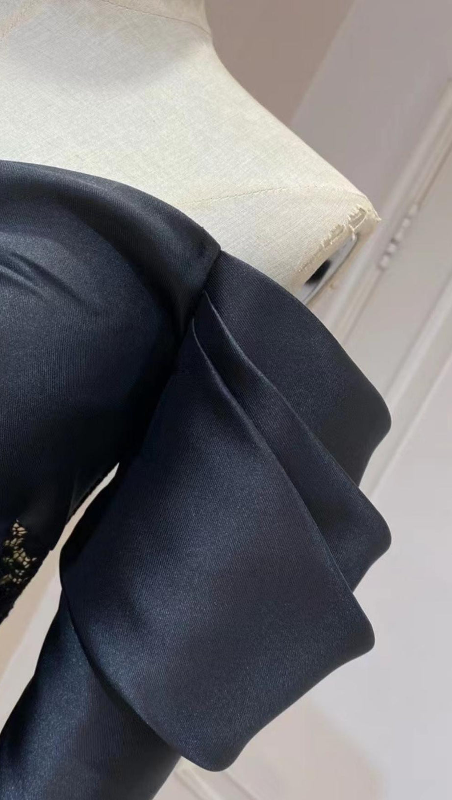 STRAPLESS LACE MIDI DRESS