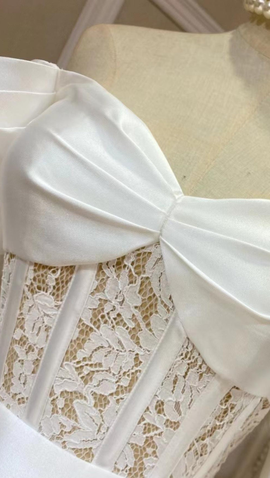 STRAPLESS LACE MIDI DRESS