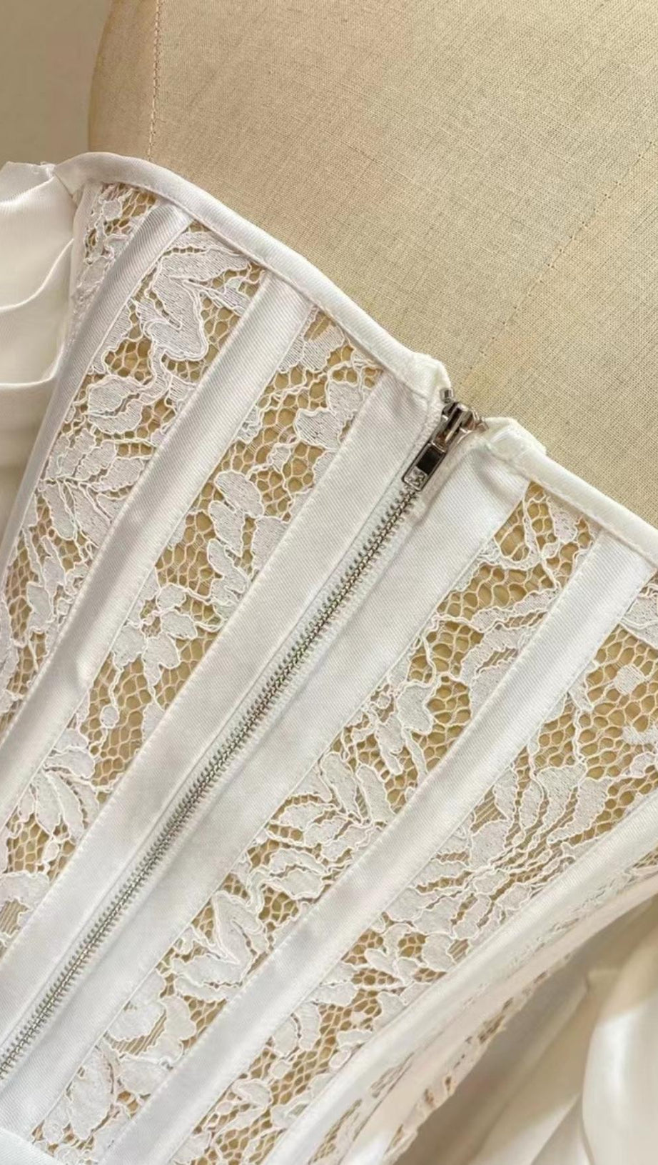 STRAPLESS LACE MIDI DRESS