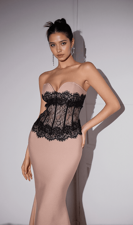 Abito lungo con patchwork in pizzo Asten