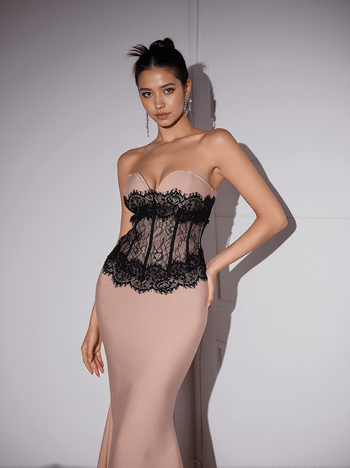 ABITO LUNGO CON BENDAGGI IN PIZZO PATCHWORK ASTEN