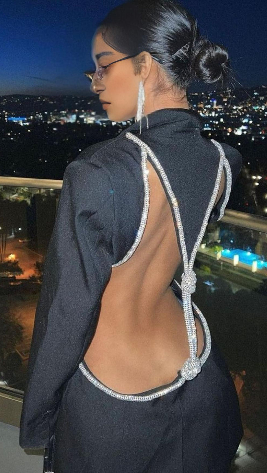 LONG-SLEEVED SUIT IN BLACK