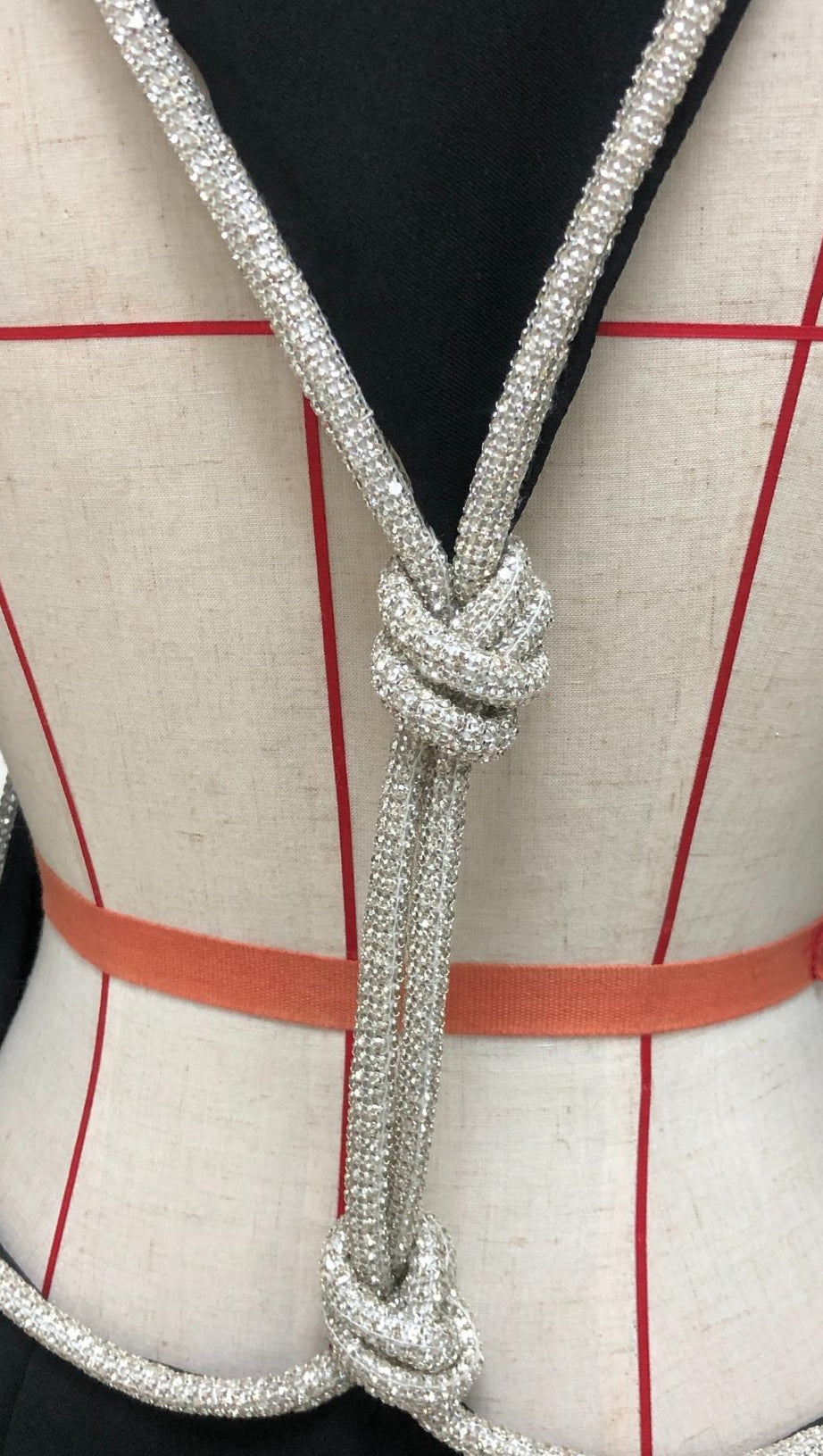 LONG-SLEEVED SUIT IN BLACK