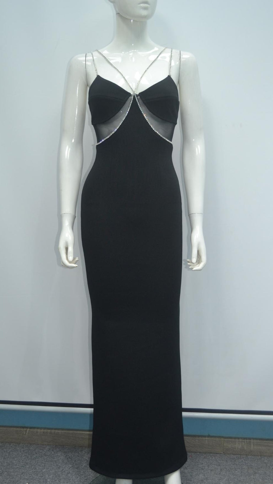 SLEEVELESS MAXI DRESS IN BLACK