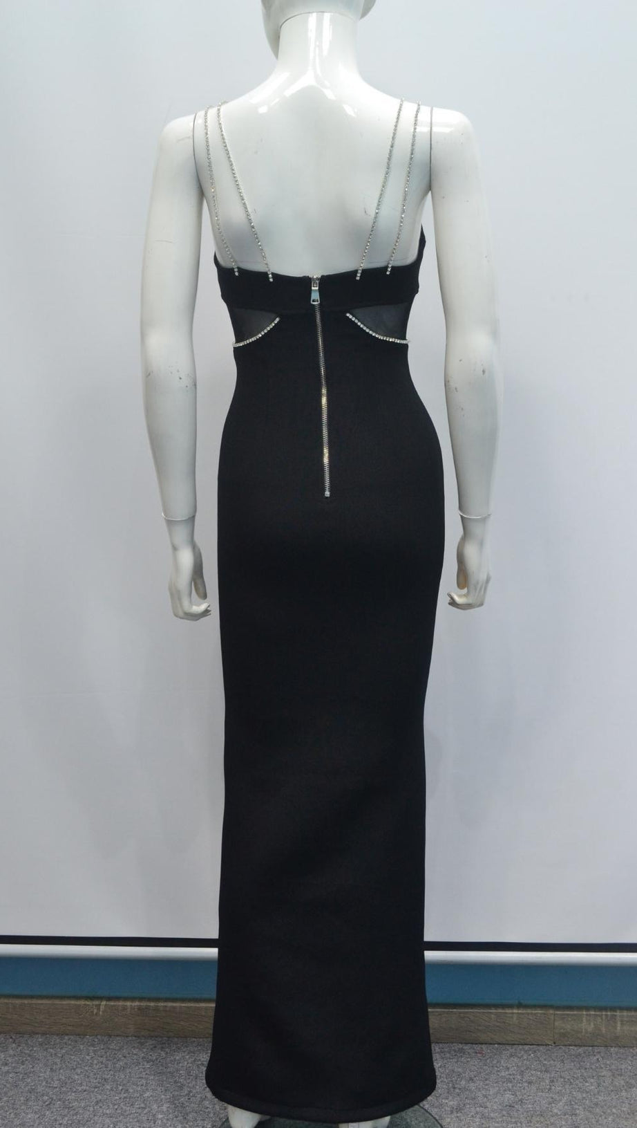 SLEEVELESS MAXI DRESS IN BLACK