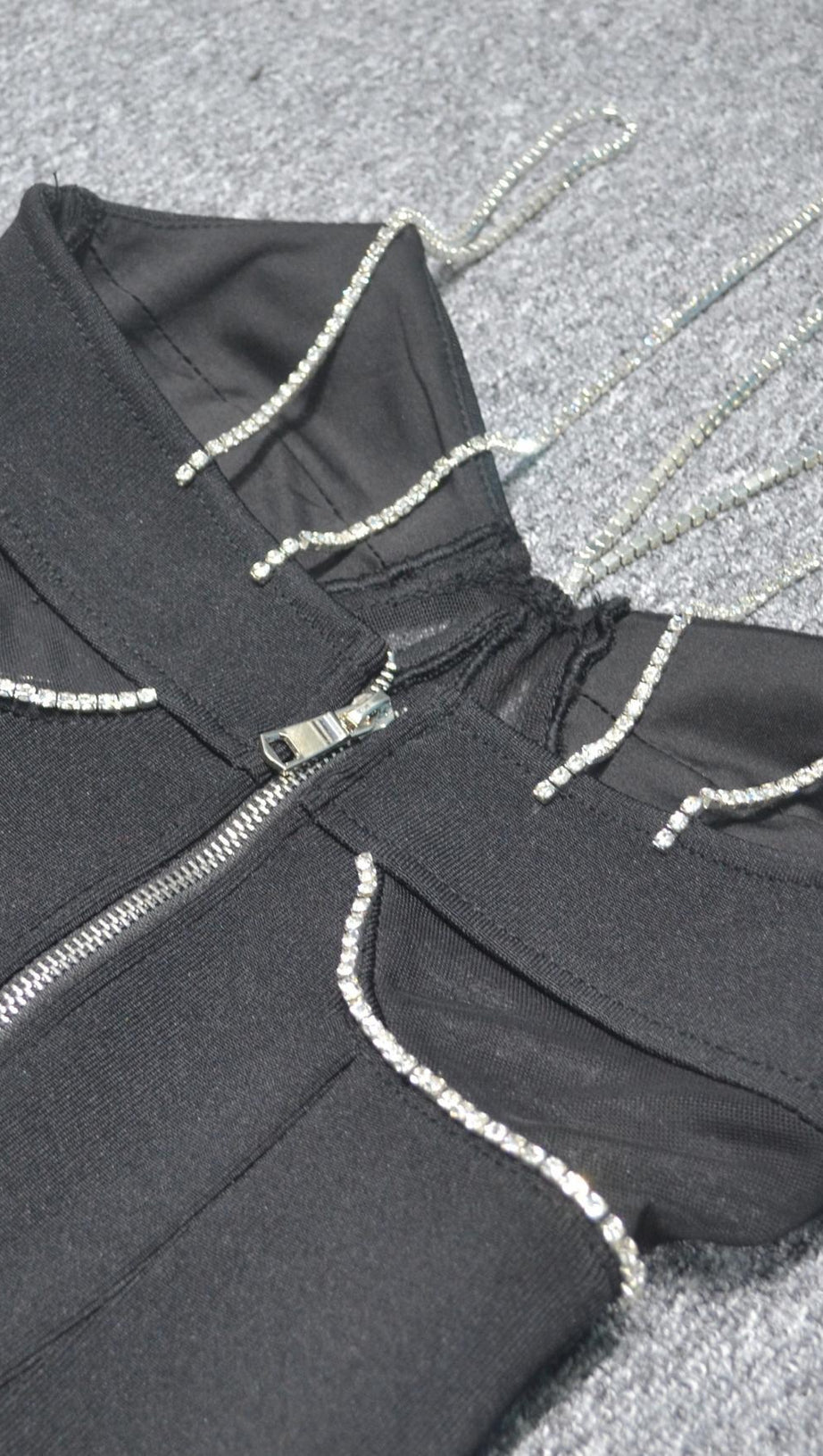 SLEEVELESS MAXI DRESS IN BLACK