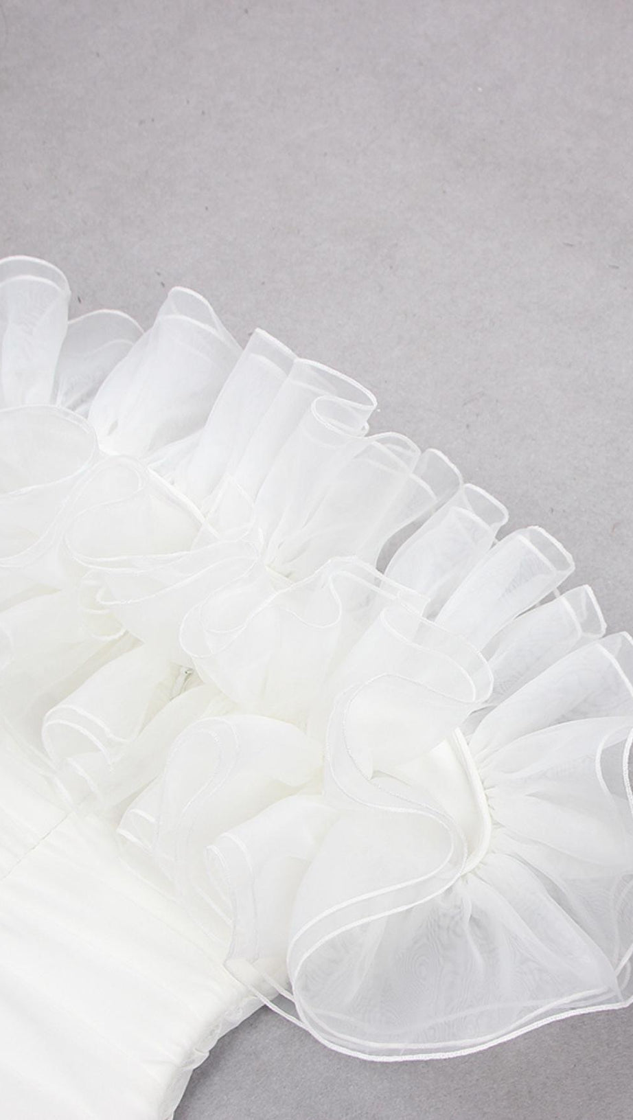 BODYCON BACKLESS MINI DRESS IN WHITE