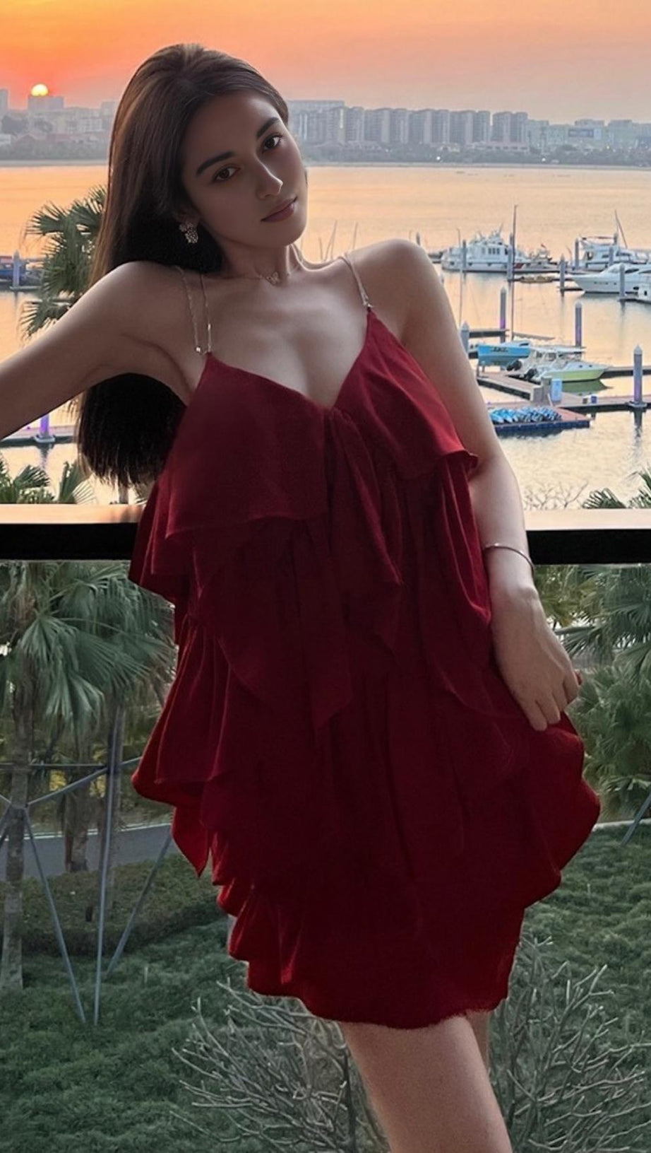 V NECK SLEEVELESS MINI DRESS IN RED