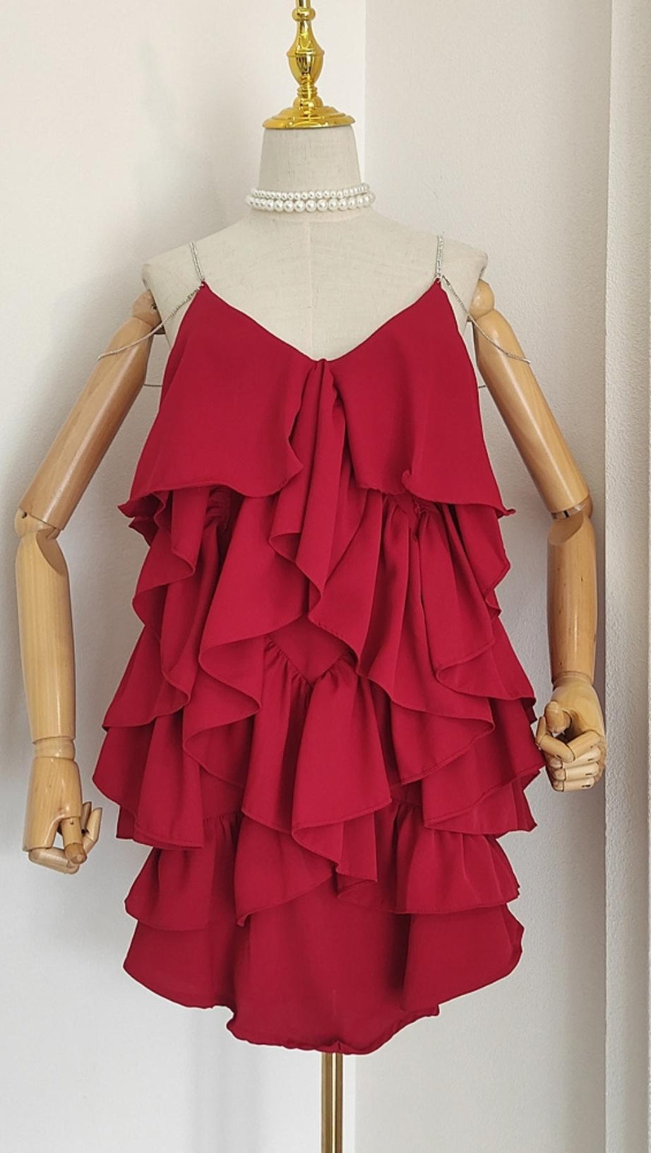 V NECK SLEEVELESS MINI DRESS IN RED