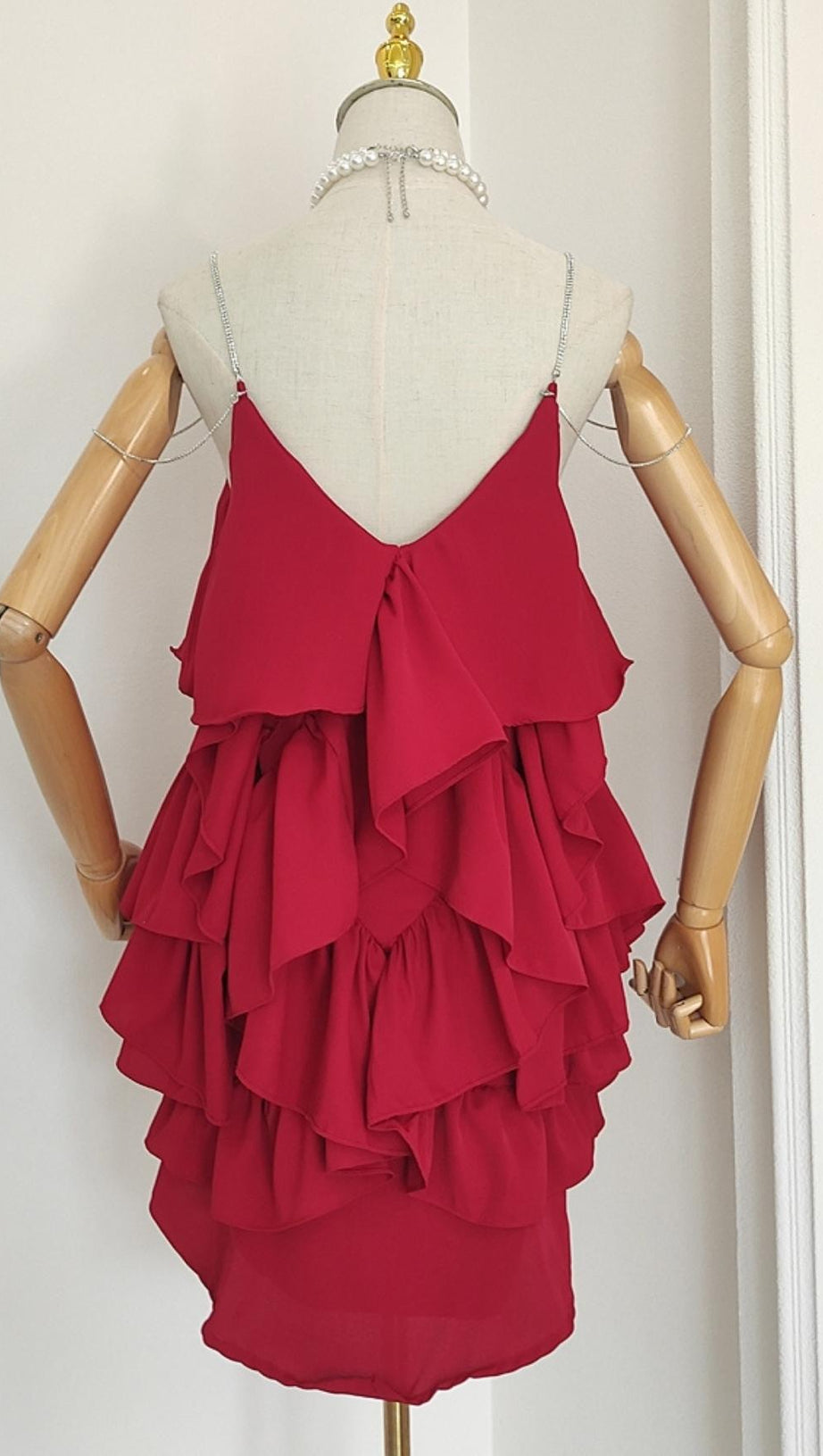 V NECK SLEEVELESS MINI DRESS IN RED